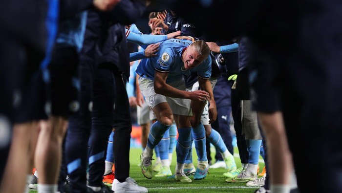 Erling Haaland Guard of Honour dari rekan se timnya foto: Getty Images/Isaac Parkin